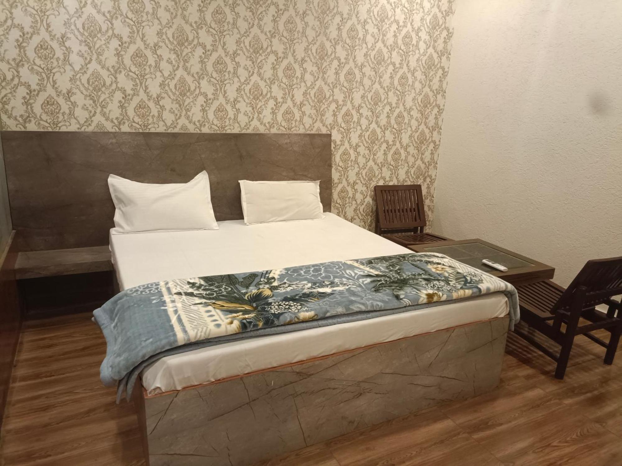 Rohtak The Aura Grand Hotel & Banquet - A Unit Of Sitara Kollection Hotels מראה חיצוני תמונה