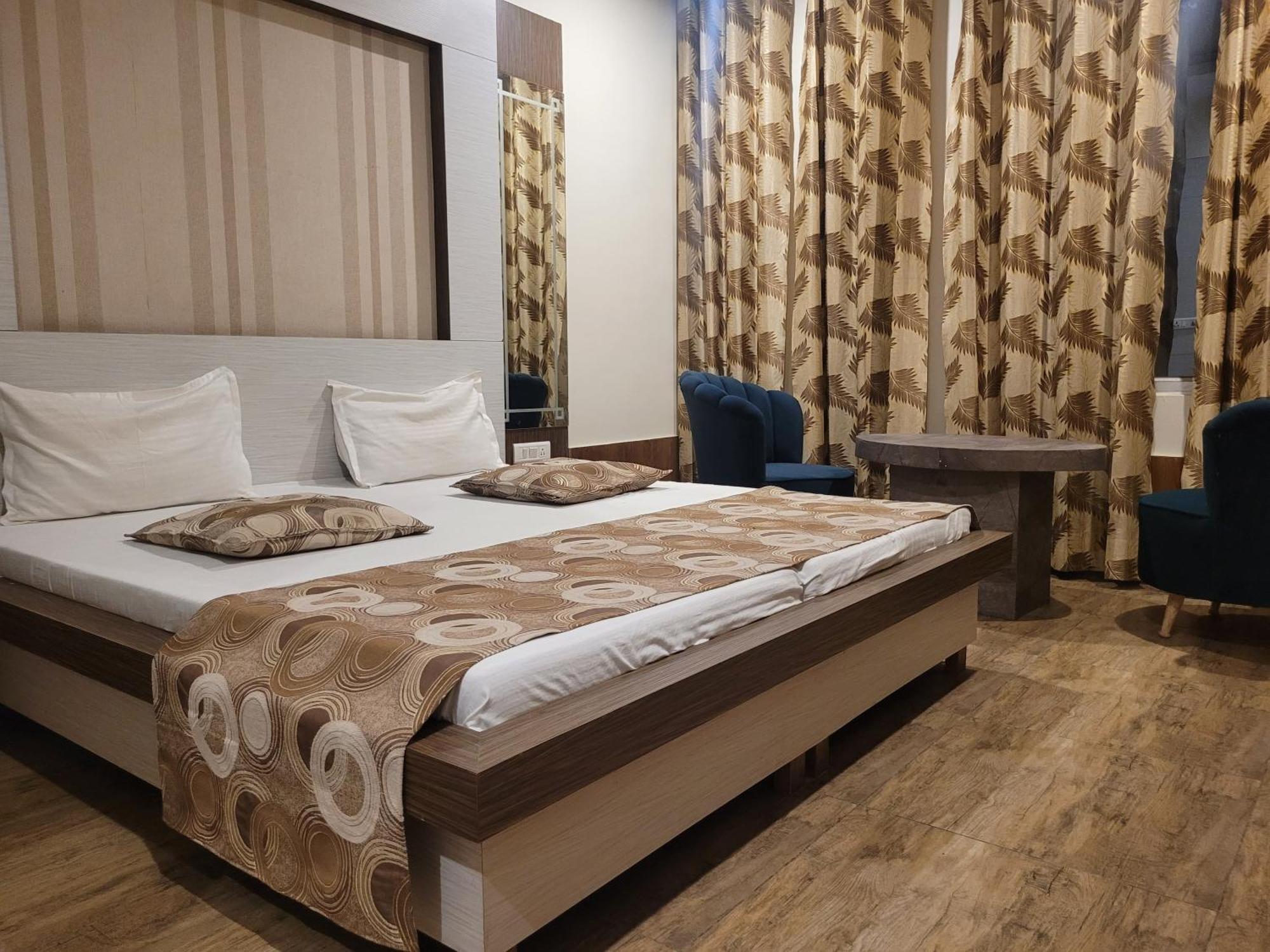 Rohtak The Aura Grand Hotel & Banquet - A Unit Of Sitara Kollection Hotels מראה חיצוני תמונה