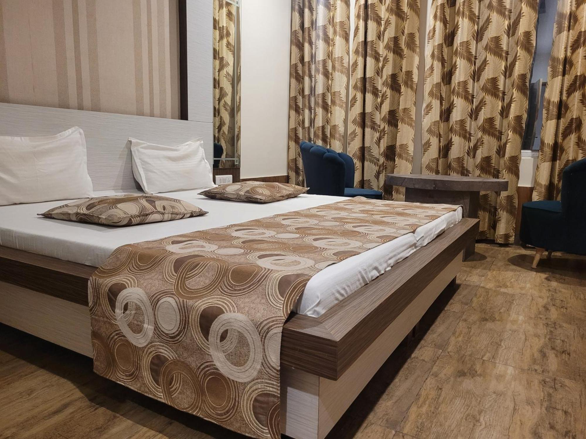 Rohtak The Aura Grand Hotel & Banquet - A Unit Of Sitara Kollection Hotels מראה חיצוני תמונה