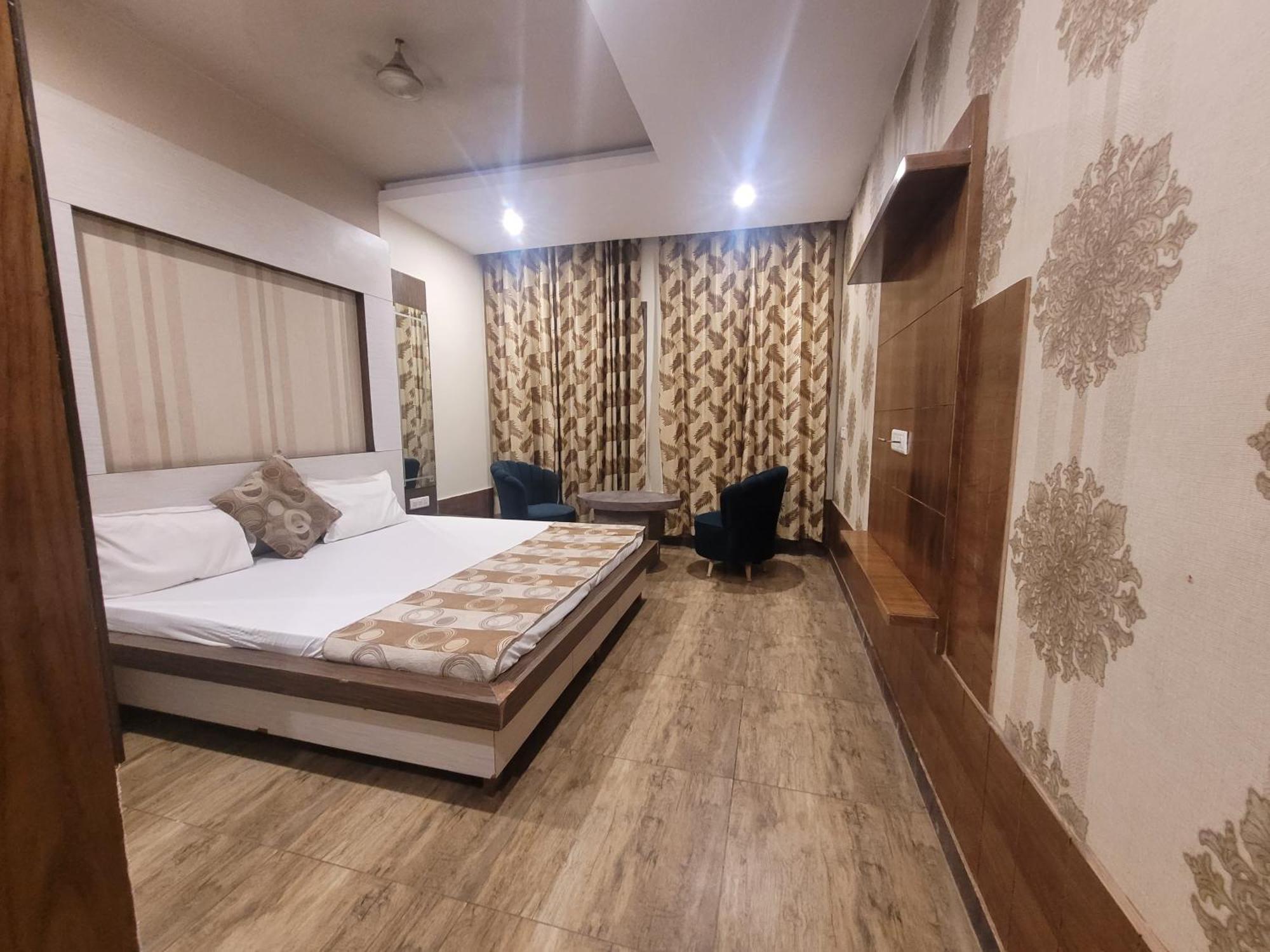 Rohtak The Aura Grand Hotel & Banquet - A Unit Of Sitara Kollection Hotels מראה חיצוני תמונה