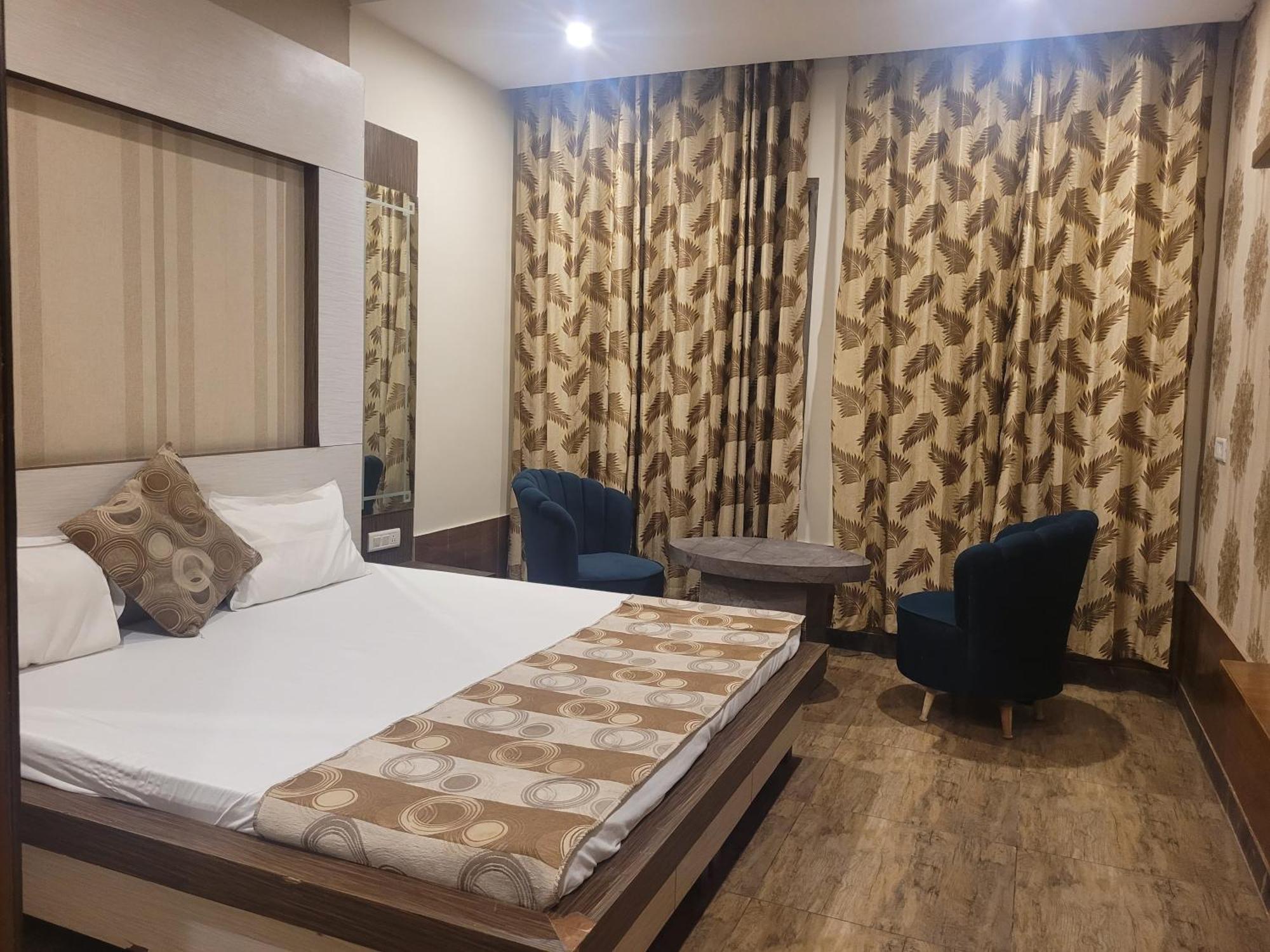 Rohtak The Aura Grand Hotel & Banquet - A Unit Of Sitara Kollection Hotels מראה חיצוני תמונה